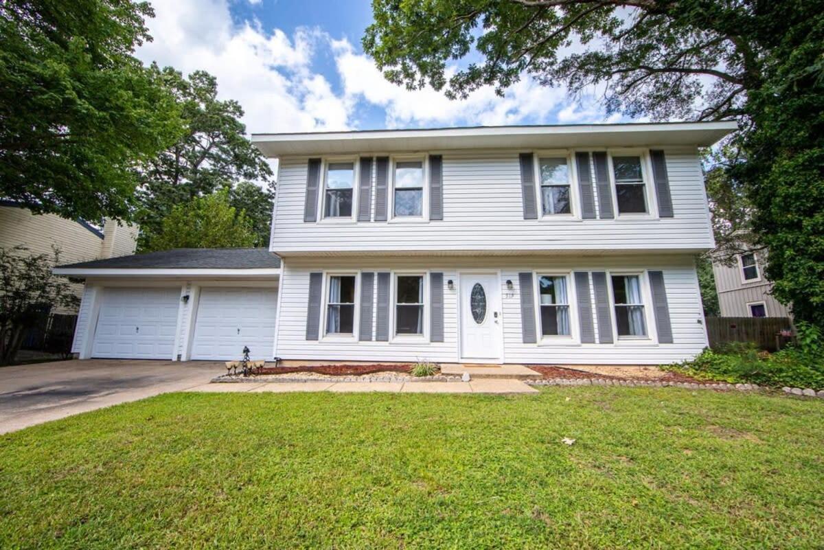 Villa Sojourn Tree Lined Streets Newport News Extérieur photo